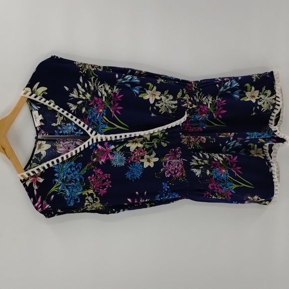 Umgee shorts romper floral print open back size large with pockets lace trim - Picture 1 of 8